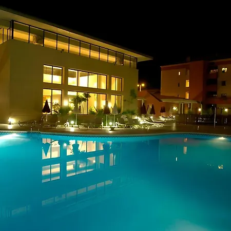 Exclusivo Con Piscina En Zona Privada Cerca De La Playa Y Campos De Golf